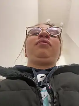 mia skys online show from 10, 2, 2026