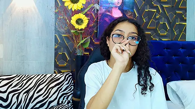 Snapshot of honeymoon_12 chatting on 14, 10, 2025 honeymoon 12 online show from 14, 10, 2025