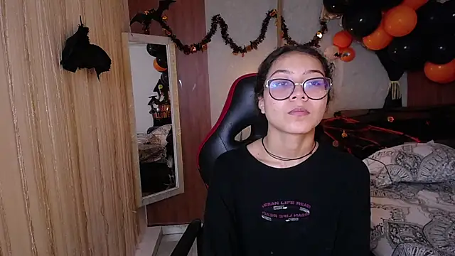 Snapshot of honeymoon_12 chatting on 28, 10, 2025 honeymoon 12 online show from 28, 10, 2025