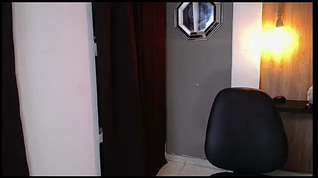 Snapshot of honeymoon_12 chatting on 18, 10, 2025 honeymoon 12 online show from 18, 10, 2025