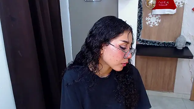 Snapshot of honeymoon_12 chatting on 17, 11, 2025 honeymoon 12 online show from 17, 11, 2025