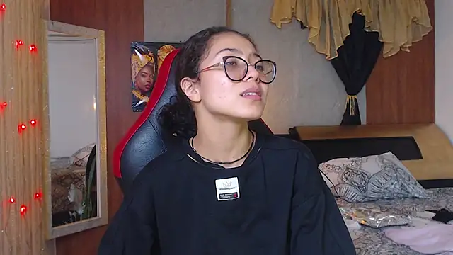 Snapshot of honeymoon_12 chatting on 16, 10, 2025 honeymoon 12 online show from 16, 10, 2025