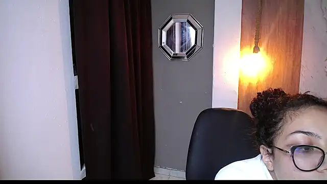 Snapshot of honeymoon_12 chatting on 12, 10, 2025 honeymoon 12 online show from 12, 10, 2025