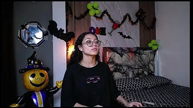 Snapshot of honeymoon_12 chatting on 20, 10, 2025 honeymoon 12 online show from 20, 10, 2025