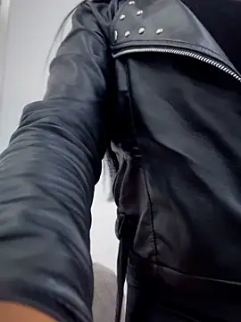 -Mia1 online show from 4, 12, 2025