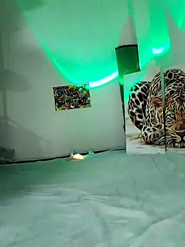 luna love xoxo online show from 8, 11, 2025