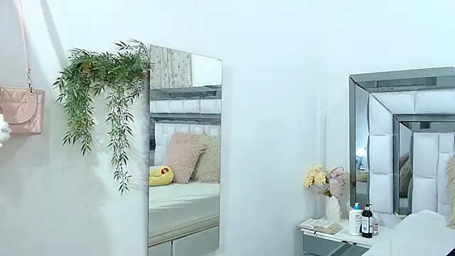 RebeccaGolden online show from 22, 11, 2025