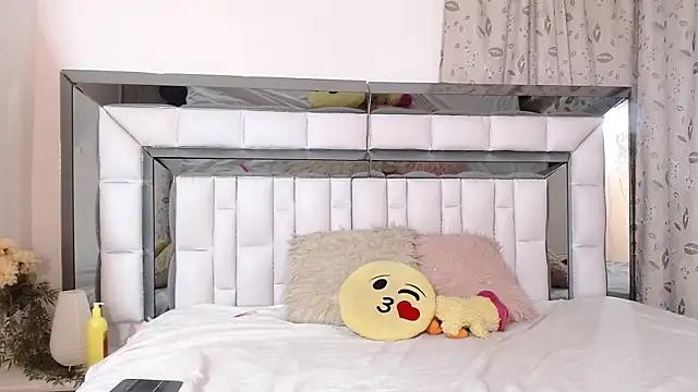 RebeccaGolden online show from 17, 9, 2025