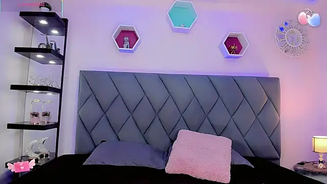 Amira Ember online show from 9, 1, 2026