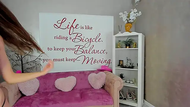 Snapshot of ReynaTheVixen chatting on 9, 10, 2025 ReynaTheVixen online show from 9, 10, 2025