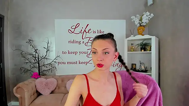 Snapshot of ReynaTheVixen chatting on 22, 10, 2025 ReynaTheVixen online show from 22, 10, 2025