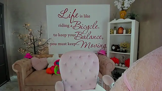 Snapshot of ReynaTheVixen chatting on 23, 11, 2025 ReynaTheVixen online show from 23, 11, 2025