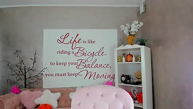 Snapshot of ReynaTheVixen chatting on 21, 11, 2025 ReynaTheVixen online show from 21, 11, 2025