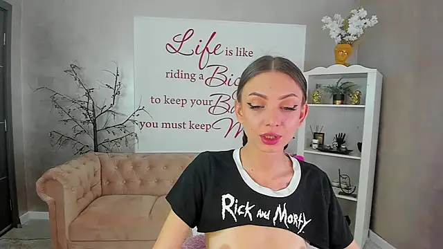 Snapshot of ReynaTheVixen chatting on 14, 9, 2025 ReynaTheVixen online show from 14, 9, 2025