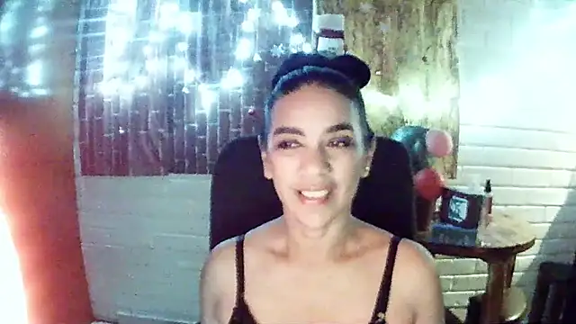 MiiaVelasquez online show from 23, 12, 2025