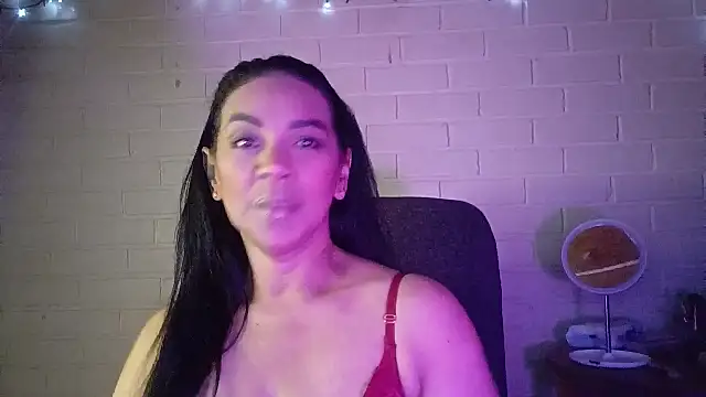 MiiaVelasquez online show from 23, 7, 2026