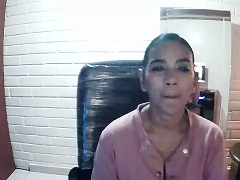 MiiaVelasquez online show from 17, 10, 2025