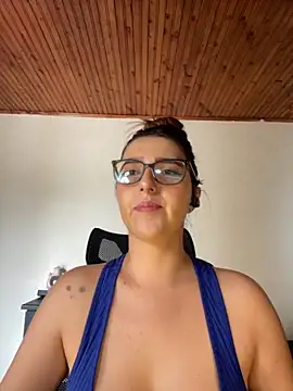 CoraVibes online show from 4, 10, 2025