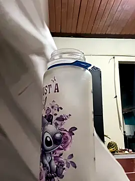 CoraVibes online show from 18, 10, 2025