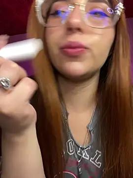 CoraVibes online show from 11, 11, 2025