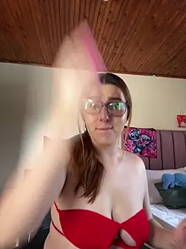 CoraVibes online show from 8, 9, 2025