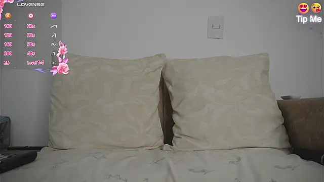 Roxybeautyy online show from 2, 4, 2026