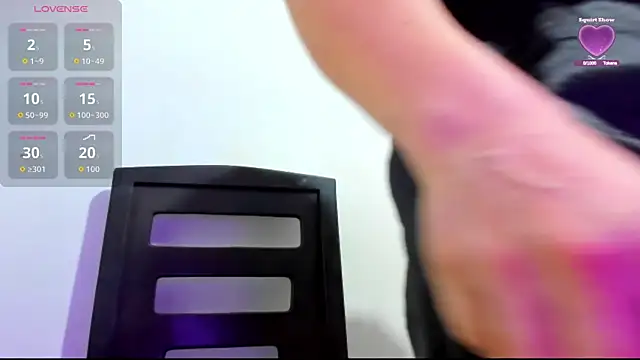 woman rosse online show from 1, 10, 2025