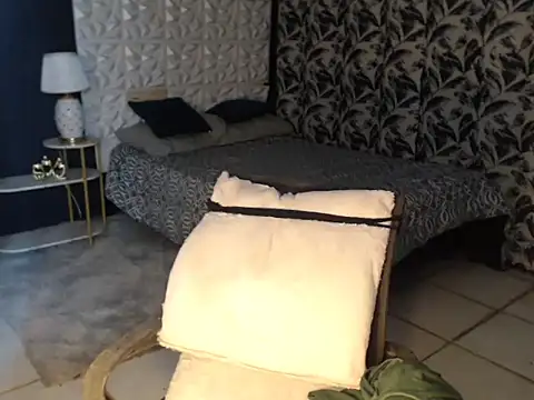 Creamycumdollx online show from 4, 3, 2026