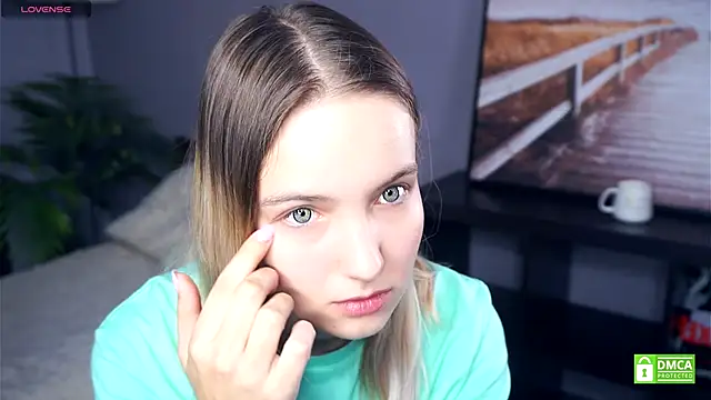 HongTomczak online show from 10, 9, 2025