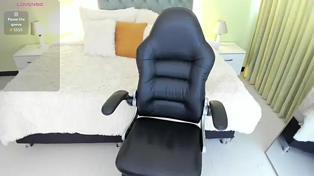 Camille Olsen  online show from 31, 10, 2025