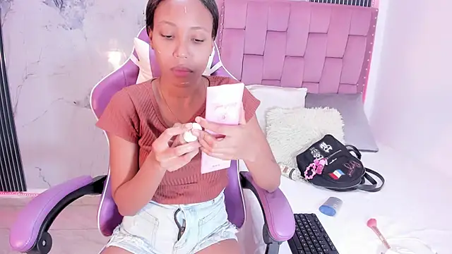 Mia Duarte1 online show from 3, 10, 2025