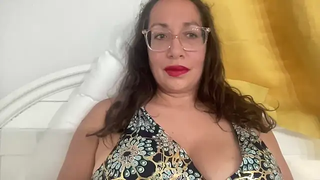 Snapshot of RosaFreya chatting on 9, 5, 2026 RosaFreya online show from 9, 5, 2026
