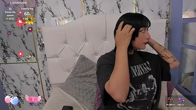 Snapshot of Itsuki_N chatting on 9, 9, 2025 Itsuki N online show from 9, 9, 2025