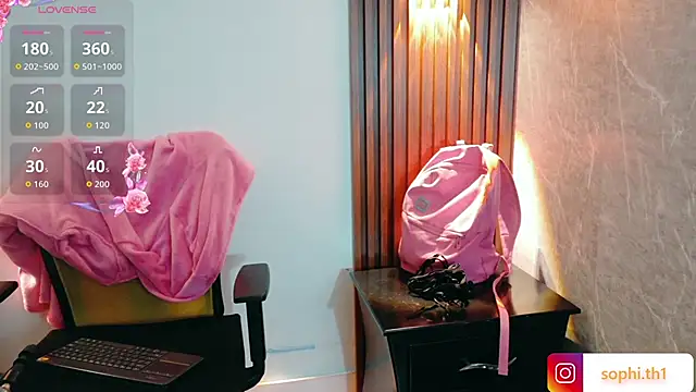 Snapshot of Sophi_Thaylorr chatting on 19, 9, 2025 Sophi Thaylorr online show from 19, 9, 2025