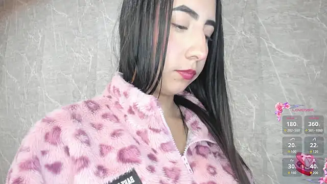 Snapshot of Sophi_Thaylorr chatting on 15, 10, 2025 Sophi Thaylorr online show from 15, 10, 2025