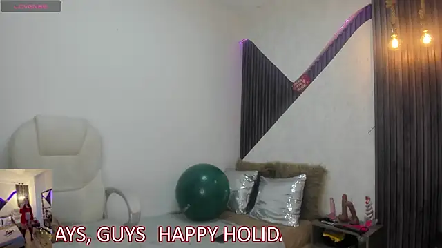 Snapshot of roxana_santini chatting on 19, 12, 2025 roxana santini online show from 19, 12, 2025