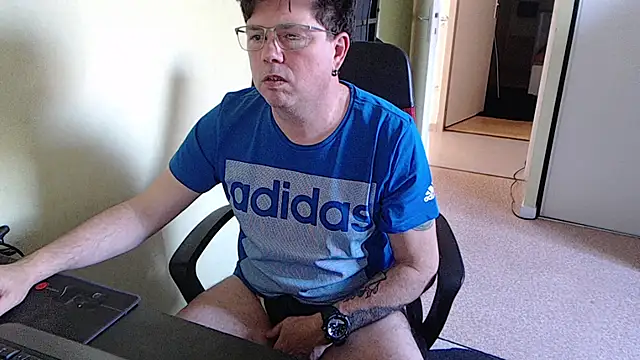 blueandwhite1 online show from 24, 2, 2026