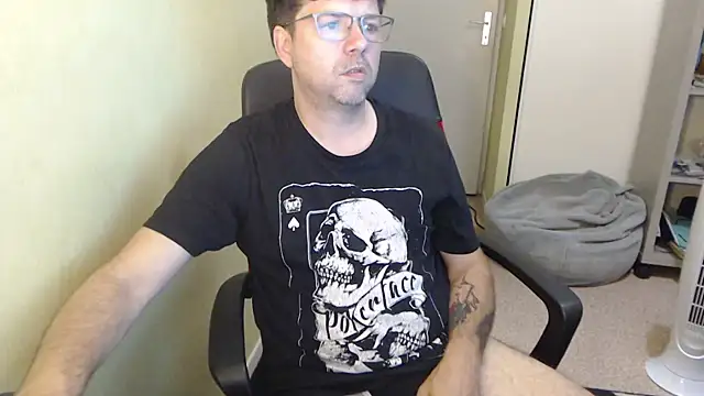 blueandwhite1 online show from 21, 6, 2026