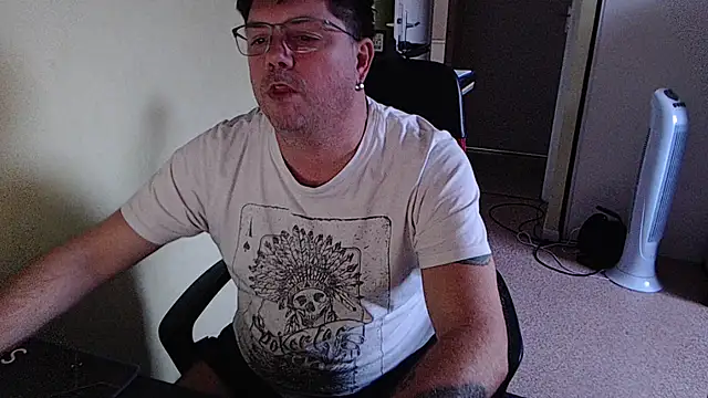 blueandwhite1 online show from 13, 11, 2025