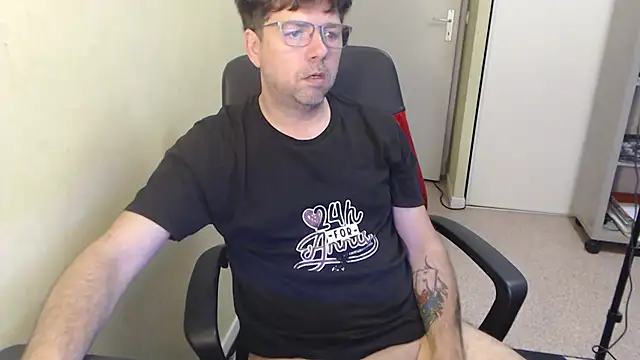 blueandwhite1 online show from 25, 5, 2026