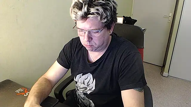 blueandwhite1 online show from 27, 1, 2025