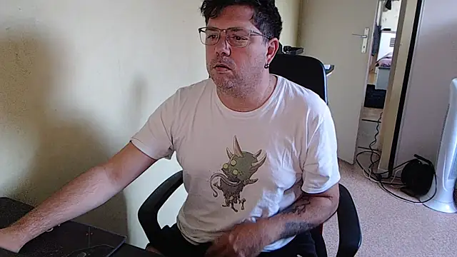 blueandwhite1 online show from 11, 10, 2025