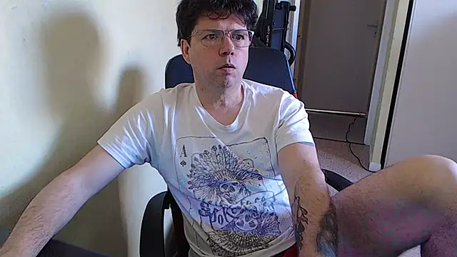 blueandwhite1 online show from 15, 4, 2026