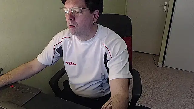 blueandwhite1 online show from 25, 2, 2026