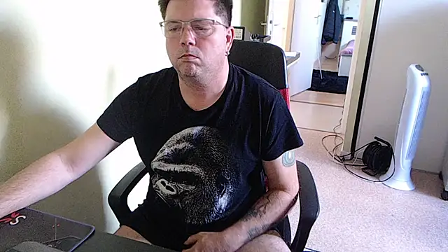 blueandwhite1 online show from 15, 10, 2025