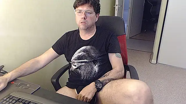 blueandwhite1 online show from 6, 3, 2026