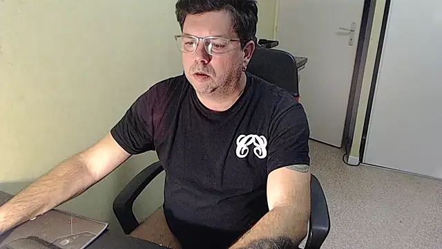 blueandwhite1 online show from 4, 12, 2025