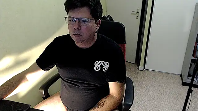 blueandwhite1 online show from 2, 12, 2025