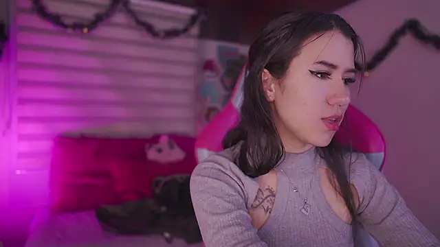 Snapshot of _chloe_moons_ chatting on 15, 12, 2025 chloe moons online show from 15, 12, 2025