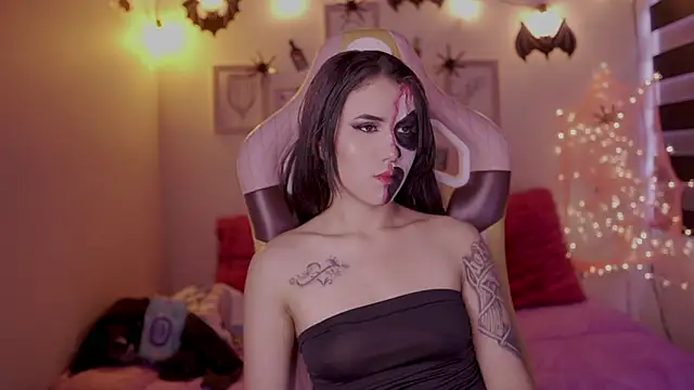  chloe moons  online show from 15, 10, 2025